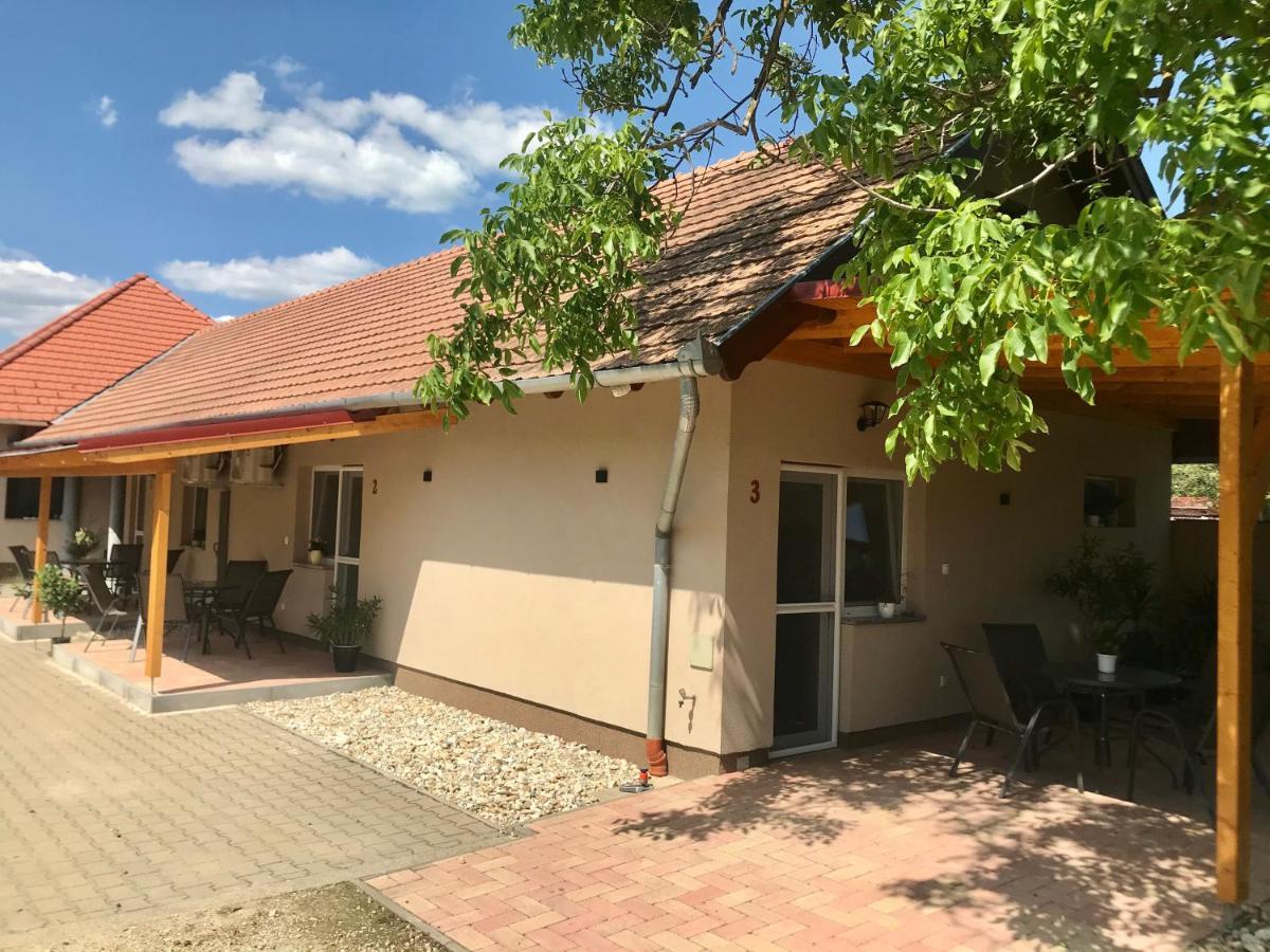 Lena Vendeghaz Hotell Balatonberény Exteriör bild