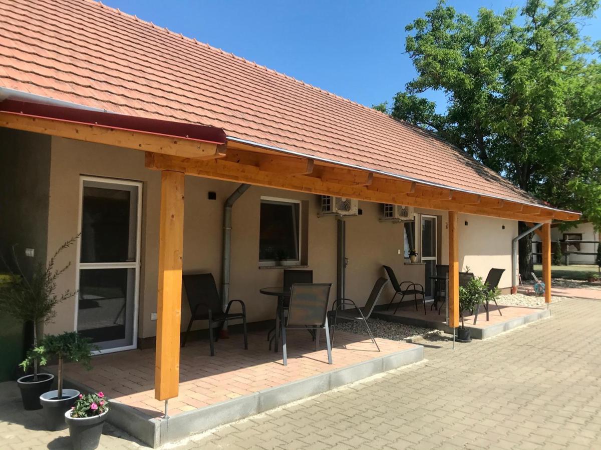 Lena Vendeghaz Hotell Balatonberény Exteriör bild