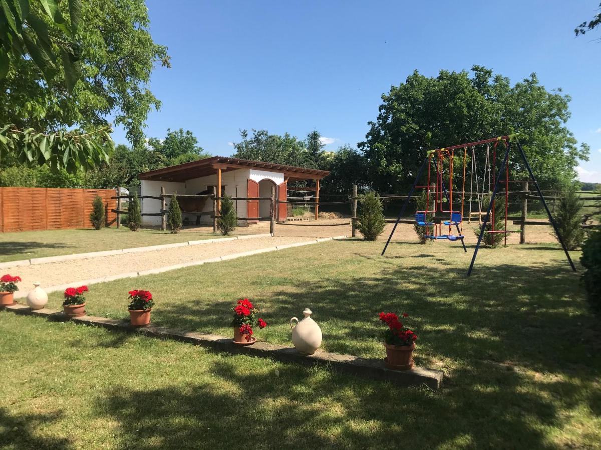 Lena Vendeghaz Hotell Balatonberény Exteriör bild
