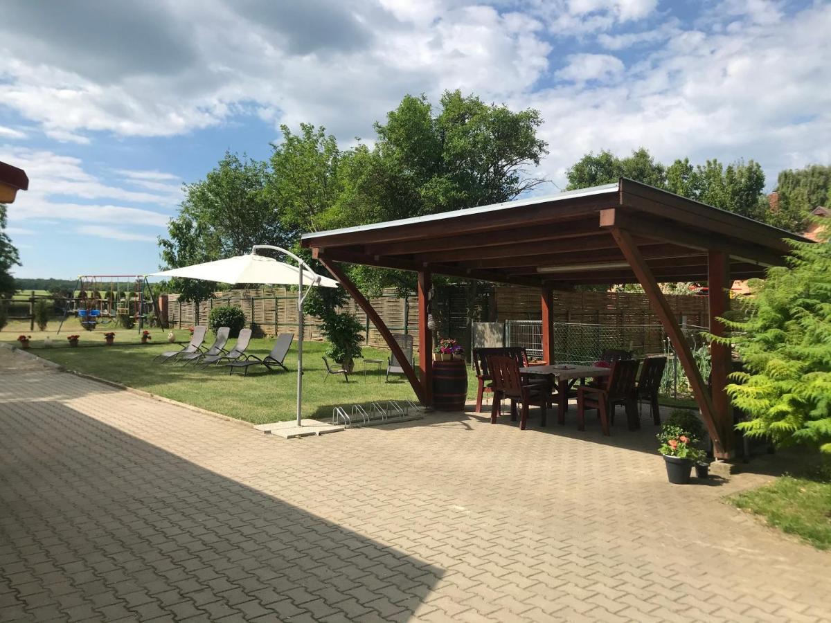 Lena Vendeghaz Hotell Balatonberény Exteriör bild