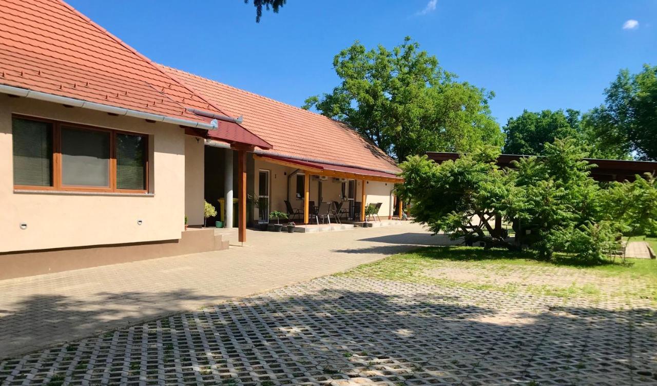 Lena Vendeghaz Hotell Balatonberény Exteriör bild