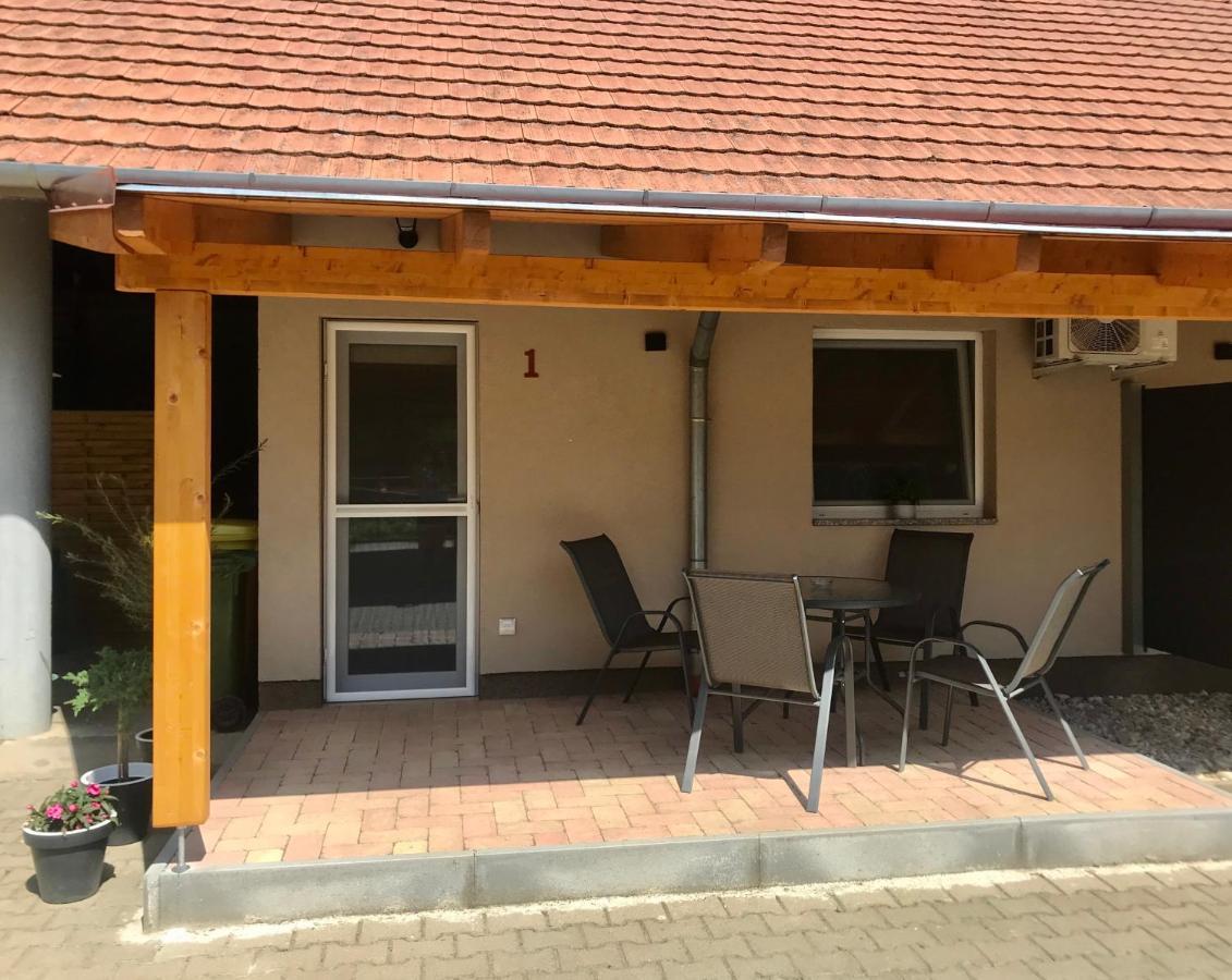 Lena Vendeghaz Hotell Balatonberény Exteriör bild