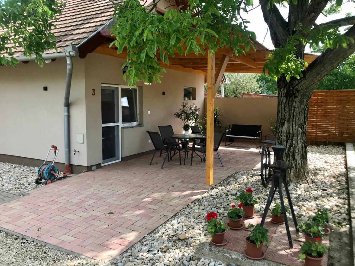 Lena Vendeghaz Hotell Balatonberény Exteriör bild